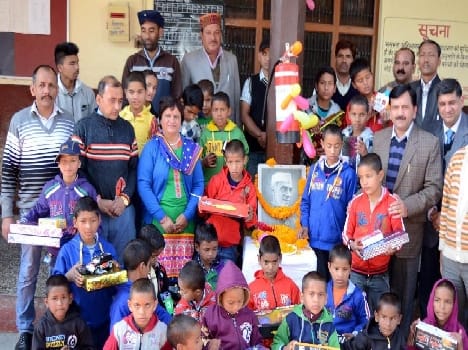 childern presented matiort songs